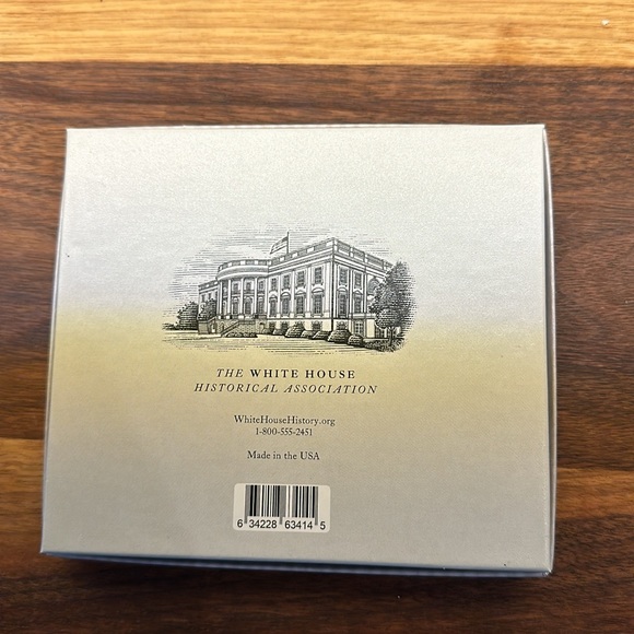 Official White House Gold ornament new in box - Picture 5 of 5
